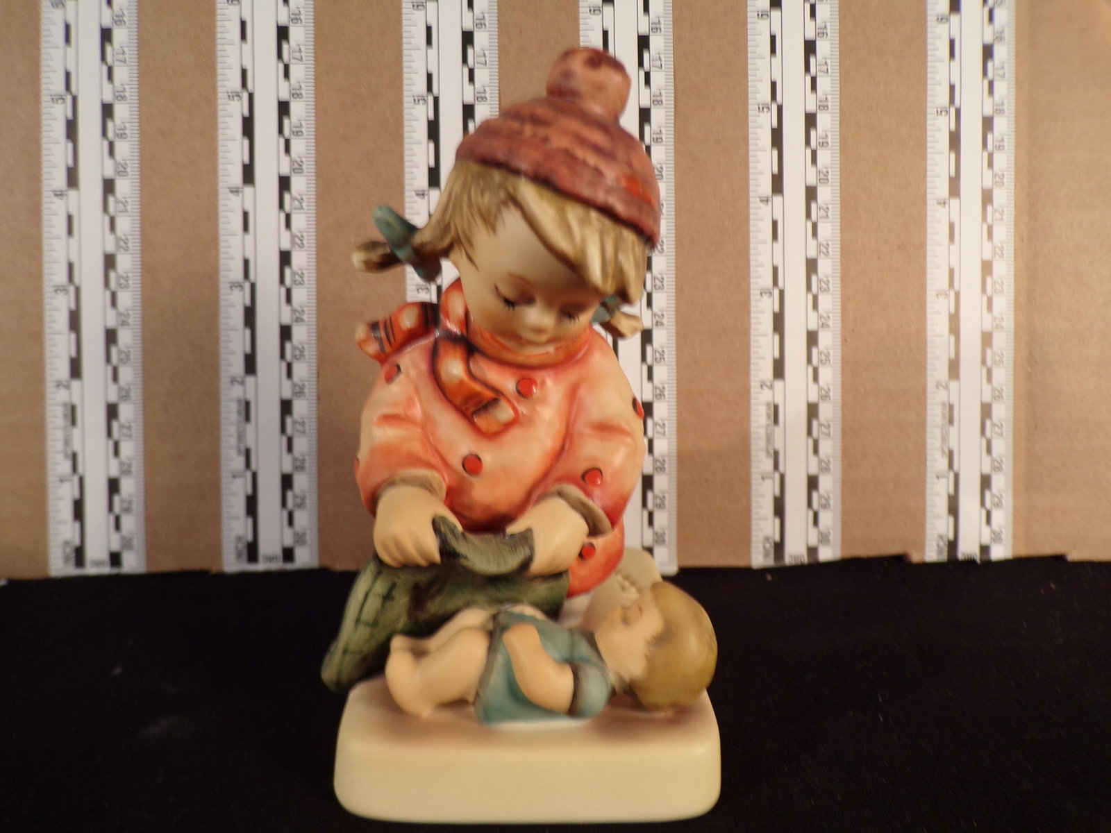 Hummel #424, Trademark # - 6, Figurine Name - Sleep Tight: Up for auction is Hummel #424, Trademark # - 6, Figurine Name - Sleep Tight, This hummel does not have a box and displays these special attributes: None. This Hummel is in excellent condition with no 