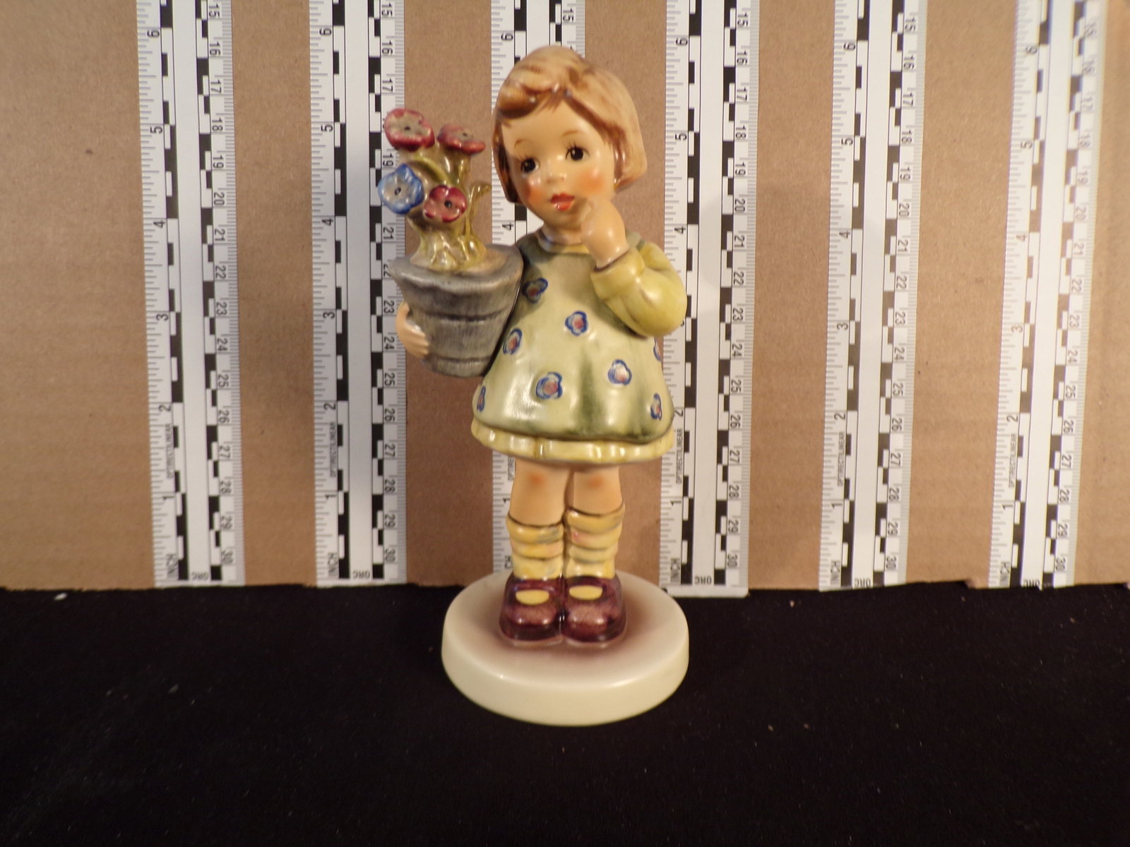Hummel #463, Size Indicator # - 463/0 Trademark # - 7, Figurine Name - My Wish Is Small: Up for auction is Hummel #463, Size Indicator - 463/0, Trademark # - 7, Figurine Name - My Wish Is Small, This hummel does have a box and displays these special attributes: None. This Hummel is in exc
