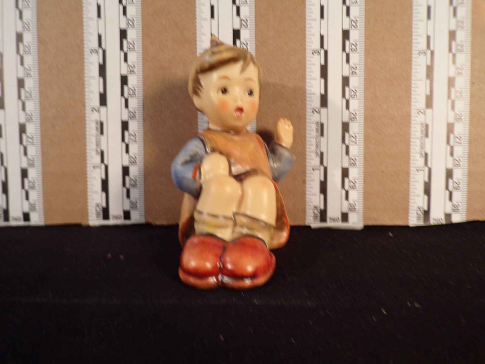 Hummel #478, Trademark # - 6, Figurine Name - I'M Here: Up for auction is Hummel #478, Trademark # - 6, Figurine Name - I'M Here, This hummel does have a box and displays these special attributes: None. This Hummel is in excellent condition with no chips o