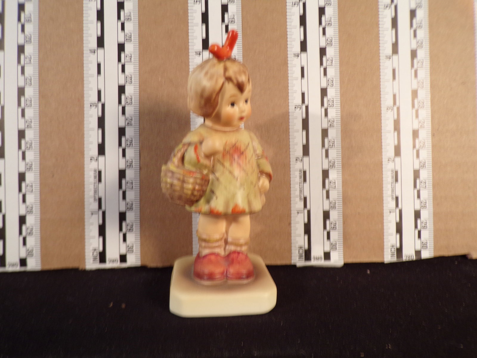 Hummel #479, Trademark # - 6, Figurine Name - I Brought You A Gift: Up for auction is Hummel #479, Trademark # - 6, Figurine Name - I Brought You A Gift, This hummel does not have a box and displays these special attributes: M.I. Hummel Club. This Hummel is in excelle