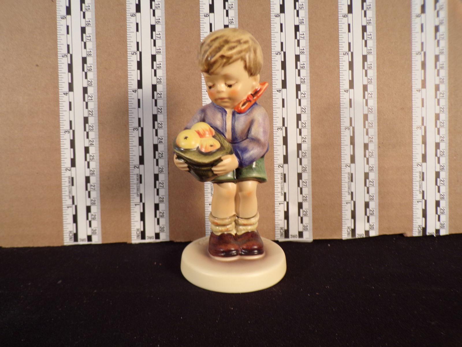 Hummel #485, Trademark # - 7, Figurine Name - A Gift From A Friend: Up for auction is Hummel #485, Trademark # - 7, Figurine Name - A Gift From A Friend, This hummel does not have a box and displays these special attributes: None. This Hummel is in excellent condition