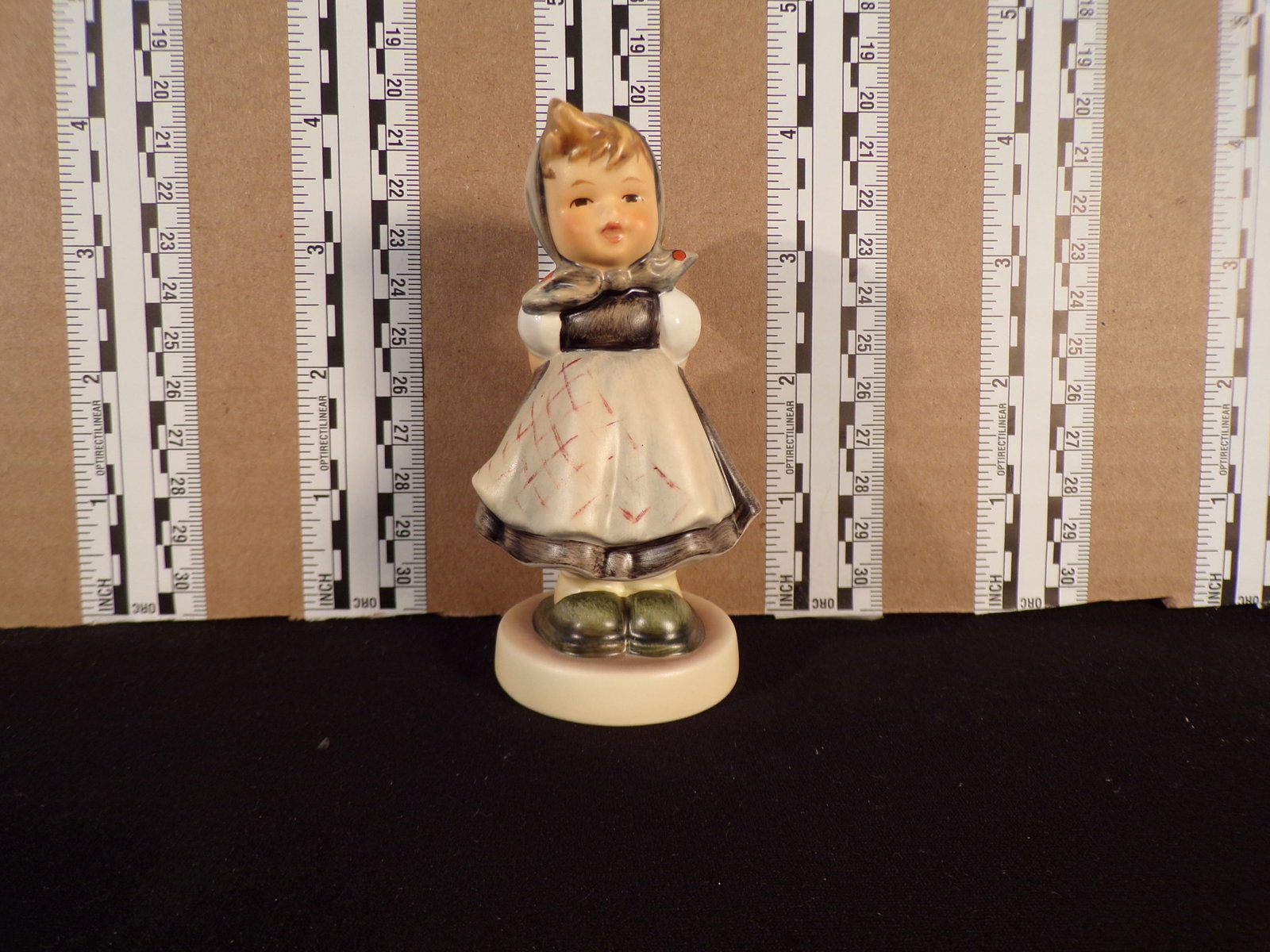 Hummel #498, Trademark # - 7, Figurine Name - All Smiles: Up for auction is Hummel #498, Trademark # - 7, Figurine Name - All Smiles, This hummel does have a box and displays these special attributes: None. This Hummel is in excellent condition with no chips