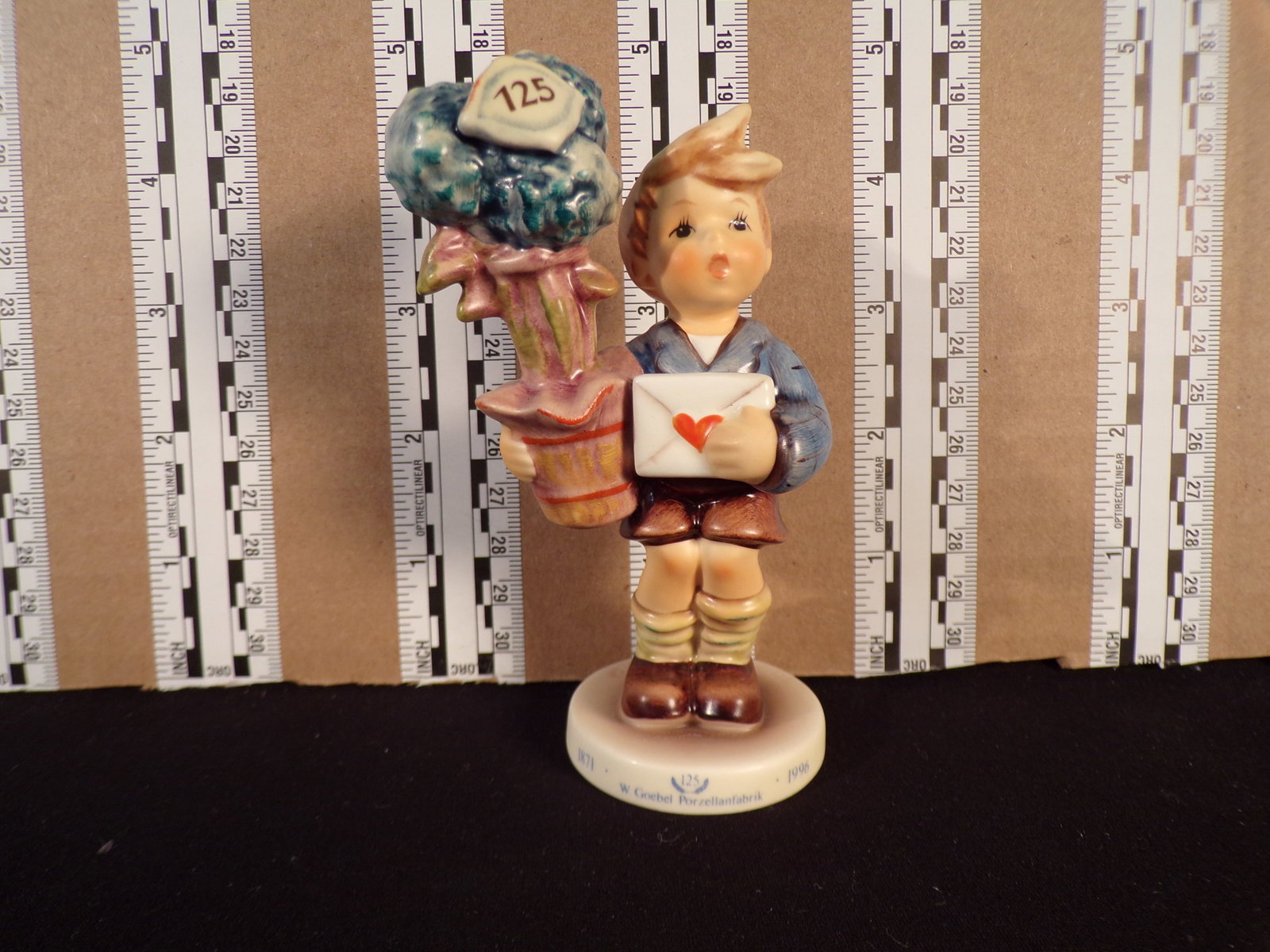 Hummel #539, Trademark # - 7, Figurine Name - Good News: Up for auction is Hummel #539, Trademark # - 7, Figurine Name - Good News, This hummel does have a box and displays these special attributes: None. This Hummel is in excellent condition with no chips 