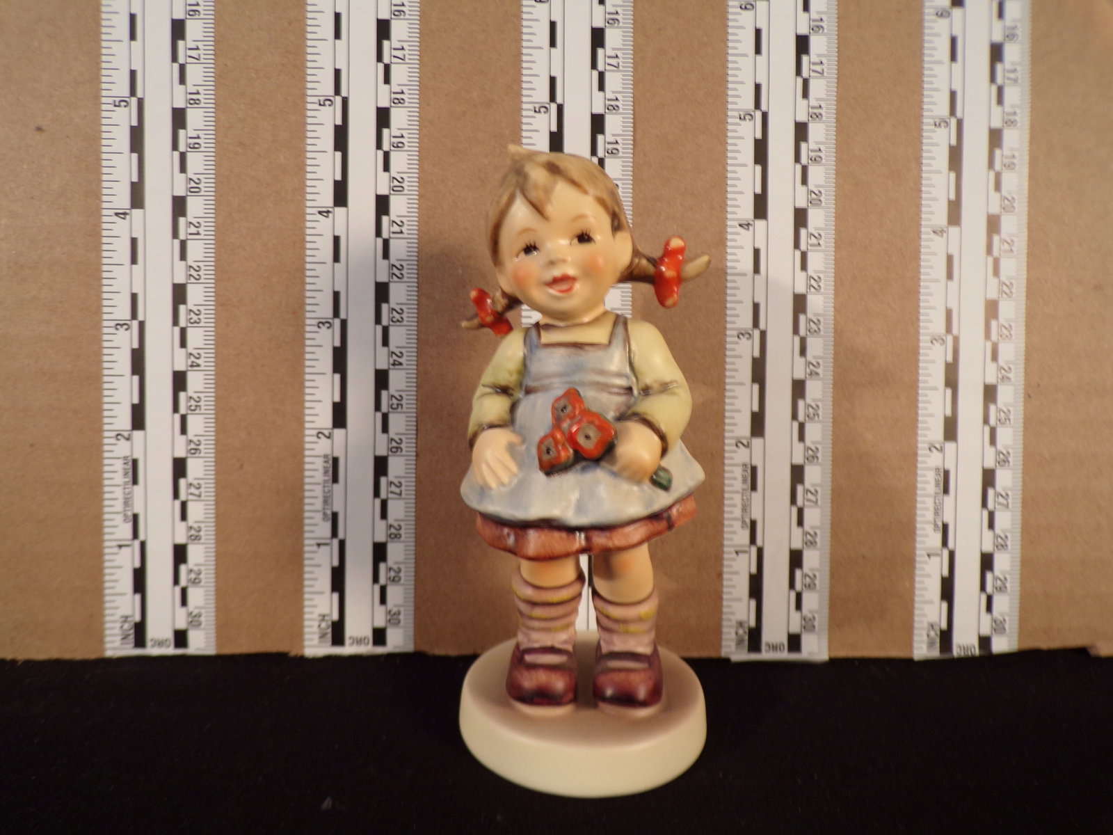 Hummel #548, Trademark # - 7, Figurine Name - Flower Girl: Up for auction is Hummel #548, Trademark # - 7, Figurine Name - Flower Girl, This hummel does not have a box and displays these special attributes: M.I. Hummel Club 5 Yr. Member. This Hummel is in exc
