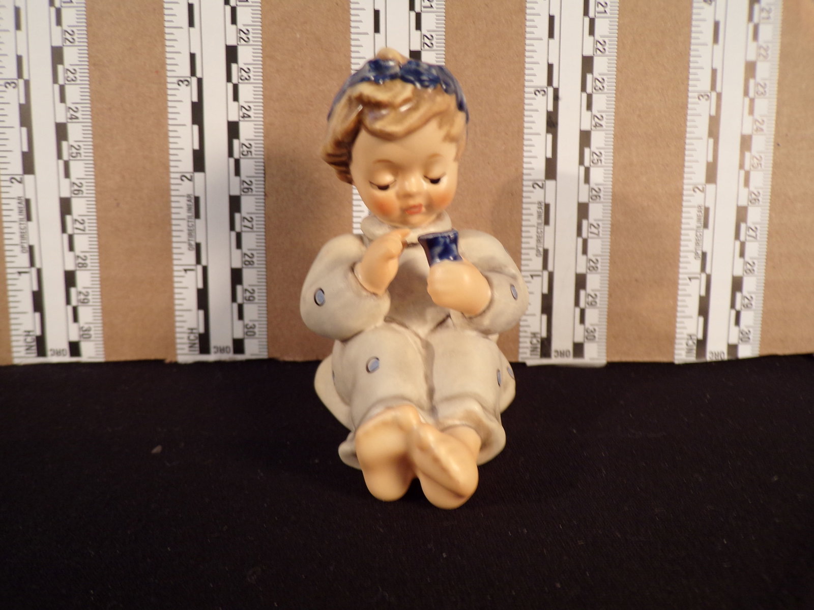 Hummel #608, Trademark # - 7, Figurine Name - Blossom Time: Up for auction is Hummel #608, Trademark # - 7, Figurine Name - Blossom Time, This hummel does have a box and displays these special attributes: None. This Hummel is in excellent condition with no chi