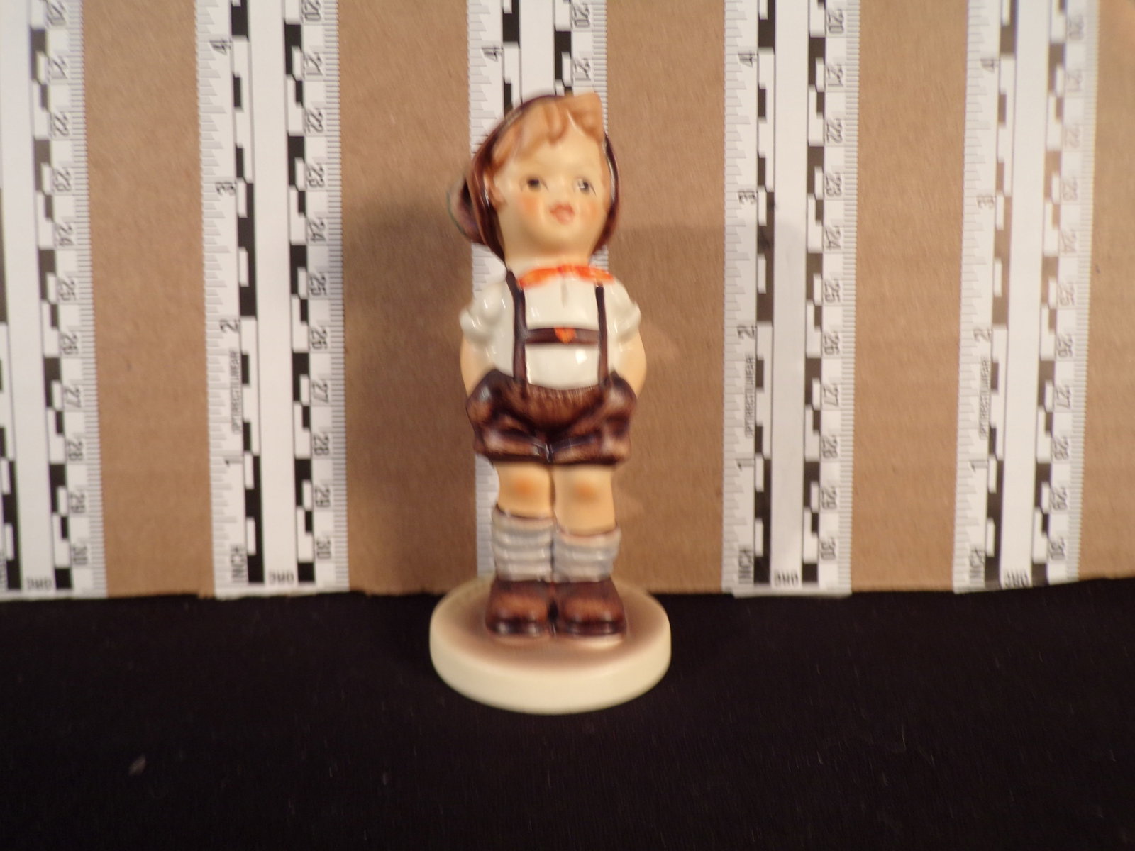 Hummel #630, Trademark # - 7, Figurine Name - For Keeps: Up for auction is Hummel #630, Trademark # - 7, Figurine Name - For Keeps, This hummel does not have a box and displays these special attributes: M.I. Hummel Club 1994/95. This Hummel is in excellent 