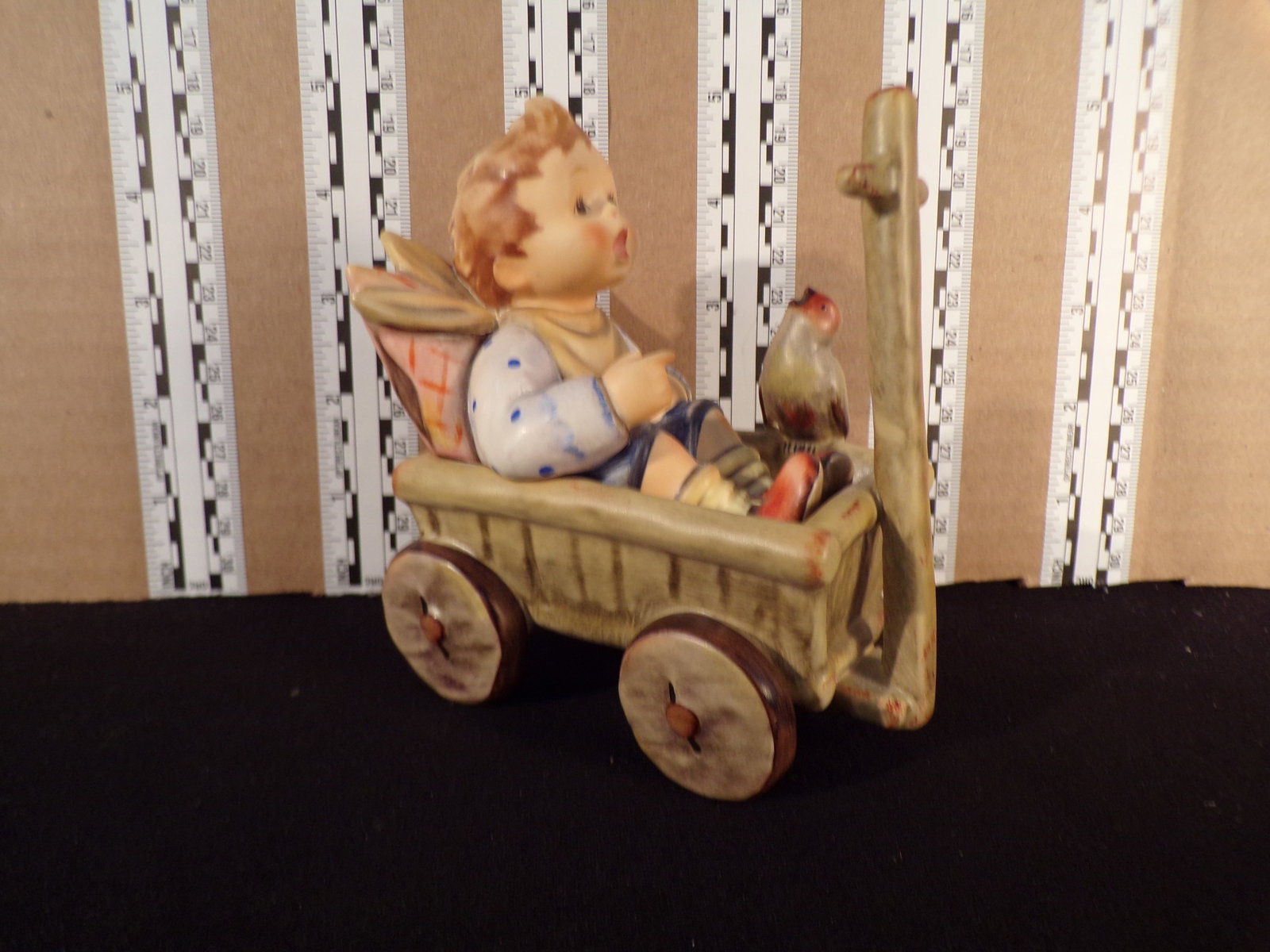 Hummel #633, Trademark # - 7, Figurine Name - I'M Carefree: Up for auction is Hummel #633, Trademark # - 7, Figurine Name - I'M Carefree, This hummel does not have a box and displays these special attributes: First Issue Stamp 1994 - Side Signature. This Humme