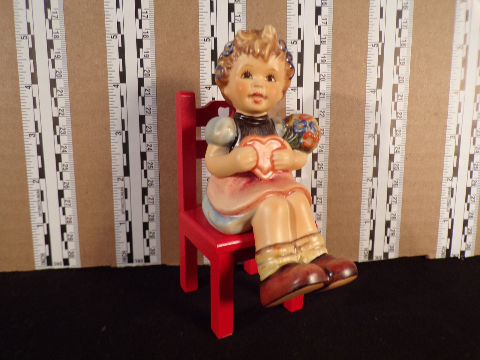 Hummel #698, Trademark # - 7, Figurine Name - Heart'S Delight: Up for auction is Hummel #698, Trademark # - 7, Figurine Name - Heart'S Delight, This hummel does have a box and displays these special attributes: None. This Hummel is in excellent condition with no 