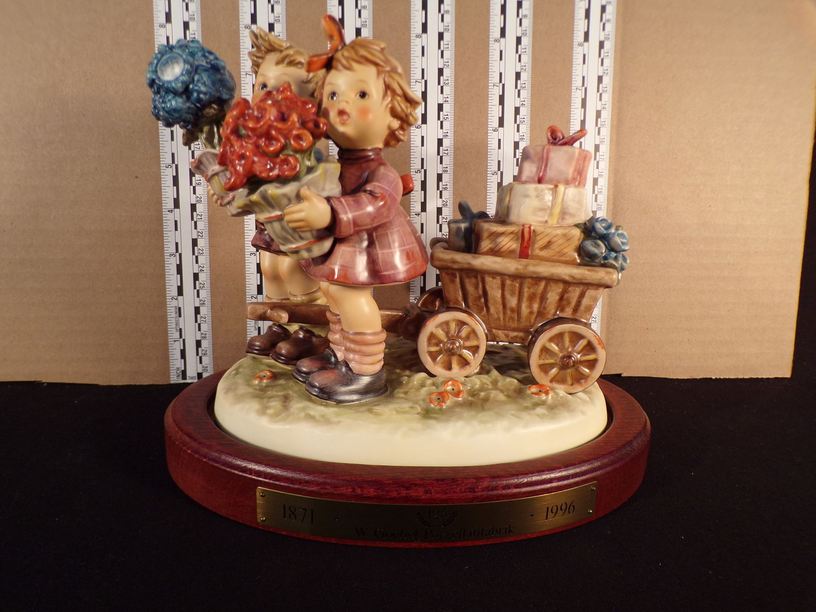 Hummel #751,  Trademark # - 7, Figurine Name - Love'S Bounty (1 of 5)