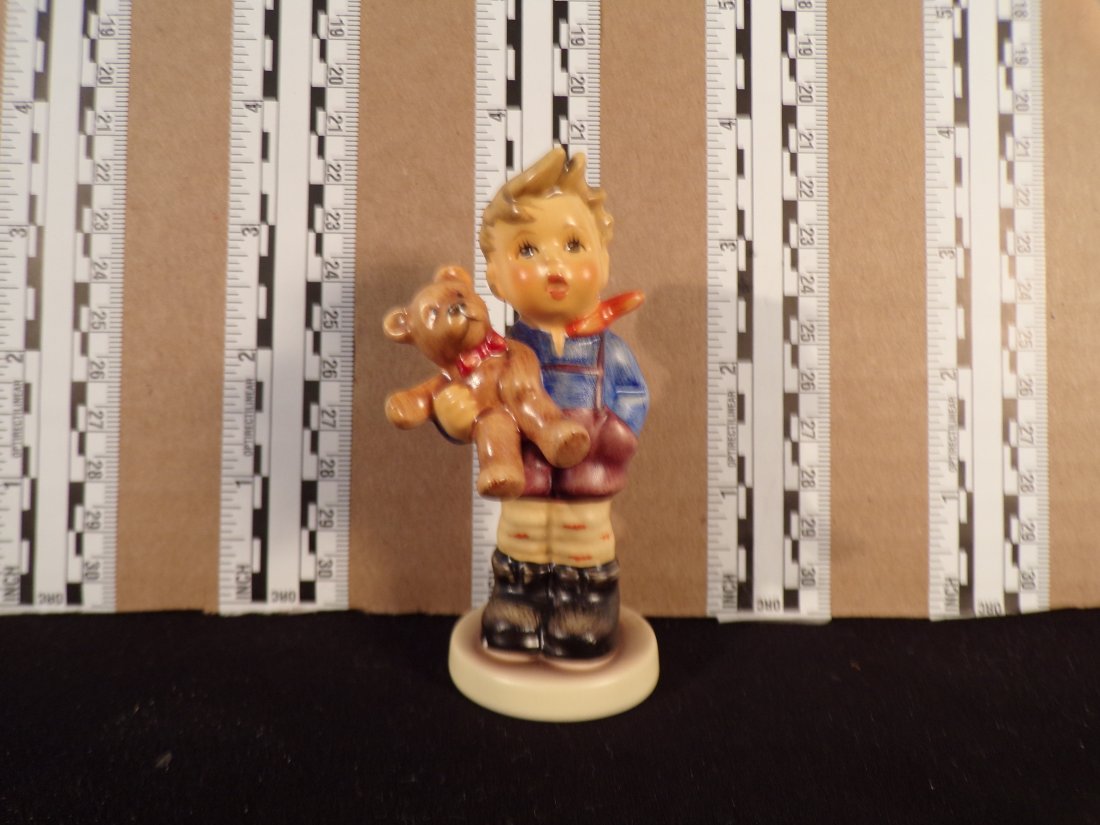 Hummel #2074, Size Indicator # - 2074 a Trademark # - 8, Figurine Name - Christmas Gift: Up for auction is Hummel #2074, Size Indicator - 2074 a, Trademark # - 8, Figurine Name - Christmas Gift, This hummel does have a box and displays these special attributes: None. This Hummel is in exc