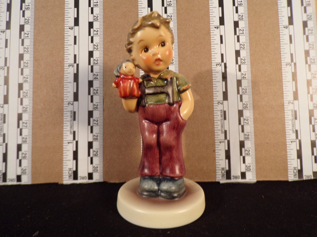 Hummel #2103, Size Indicator # - 2103b Trademark # - 8, Figurine Name - Puppet Prince: Up for auction is Hummel #2103, Size Indicator - 2103b, Trademark # - 8, Figurine Name - Puppet Prince, This hummel does not have a box and displays these special attributes: M.I. Hummel Club 2001/200