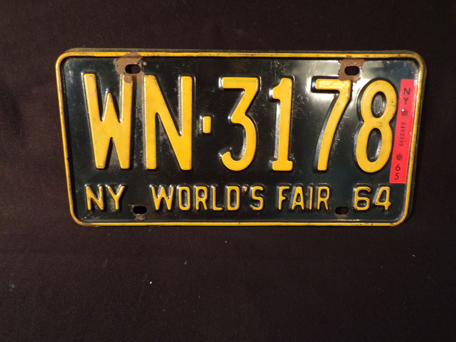 Vintage 1964 New York Worlds Fair License Plate 1965 Reg NY Unrestored (1 of 4)