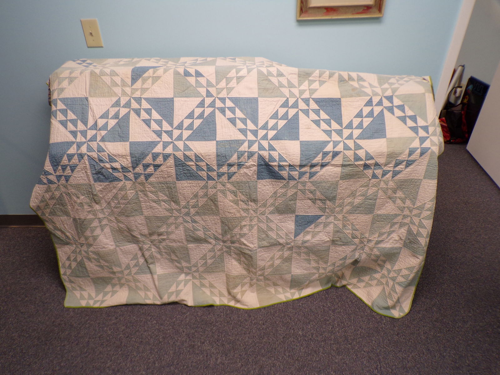 Vintage Paradigm Pattern - Triangles Quilt Topper. (1 of 2)