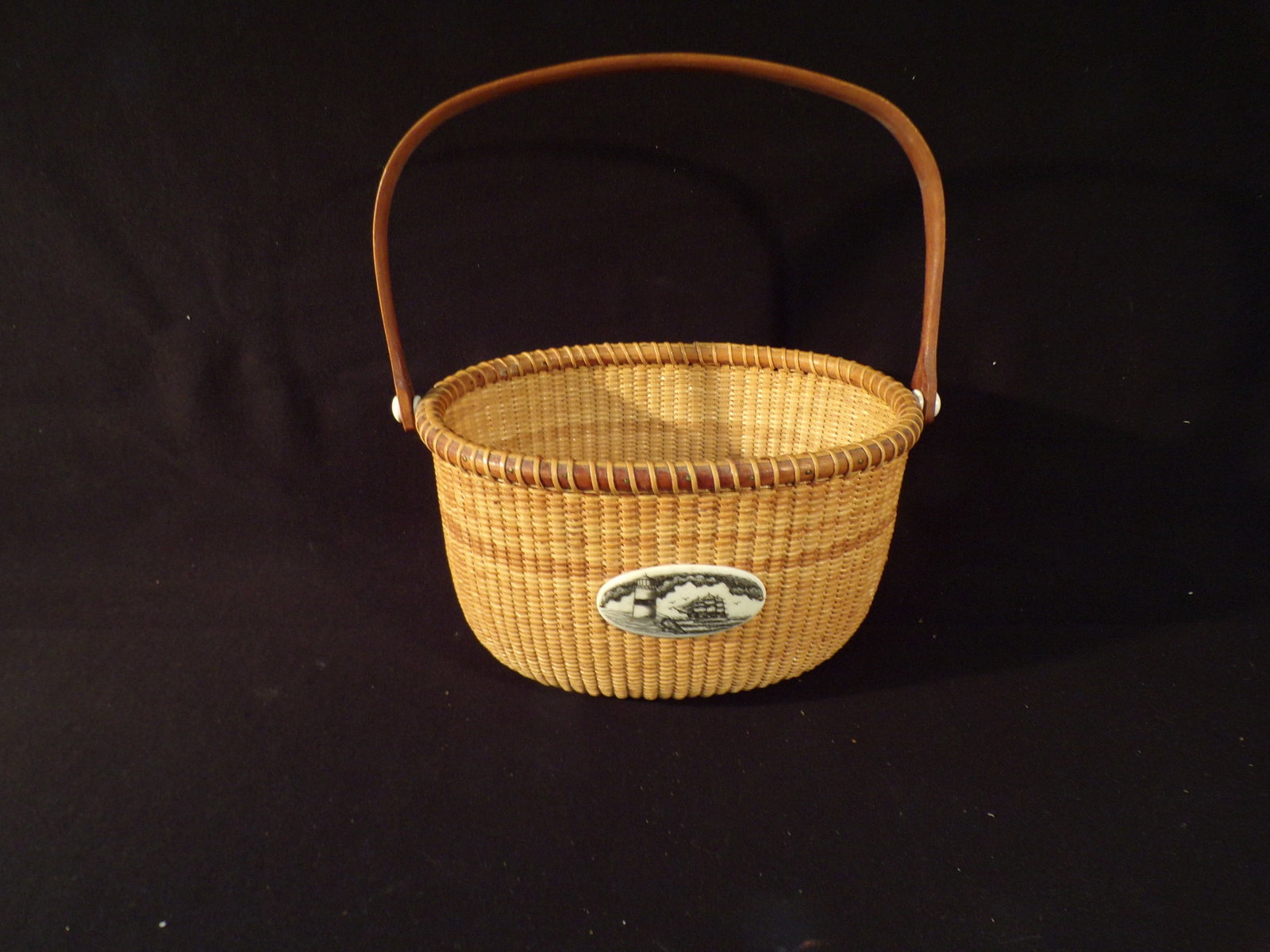 Vintage Nantucket Lightship Open Oval Basket - Scrimshaw Ship & Lighthouse: Vintage Nantucket Lightship Open Oval Basket - Scrimshaw Ship & Lighthouse. This Nantucket Basket is in Excellent Condition as pictured. It measures 9" by 6 1/2" and it is 5" tall. See pictures for co