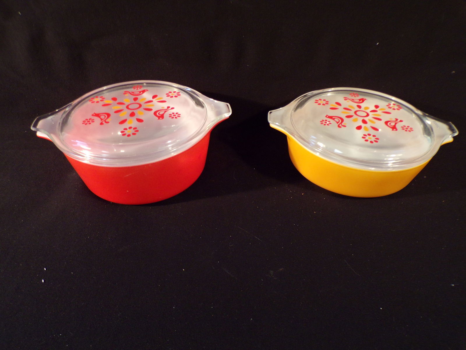 Lot of 2 Pyrex Friendship Casserole Dishes - 471 (1 Pint) &  472 ( 1 1/2 Pint). (1 of 4)