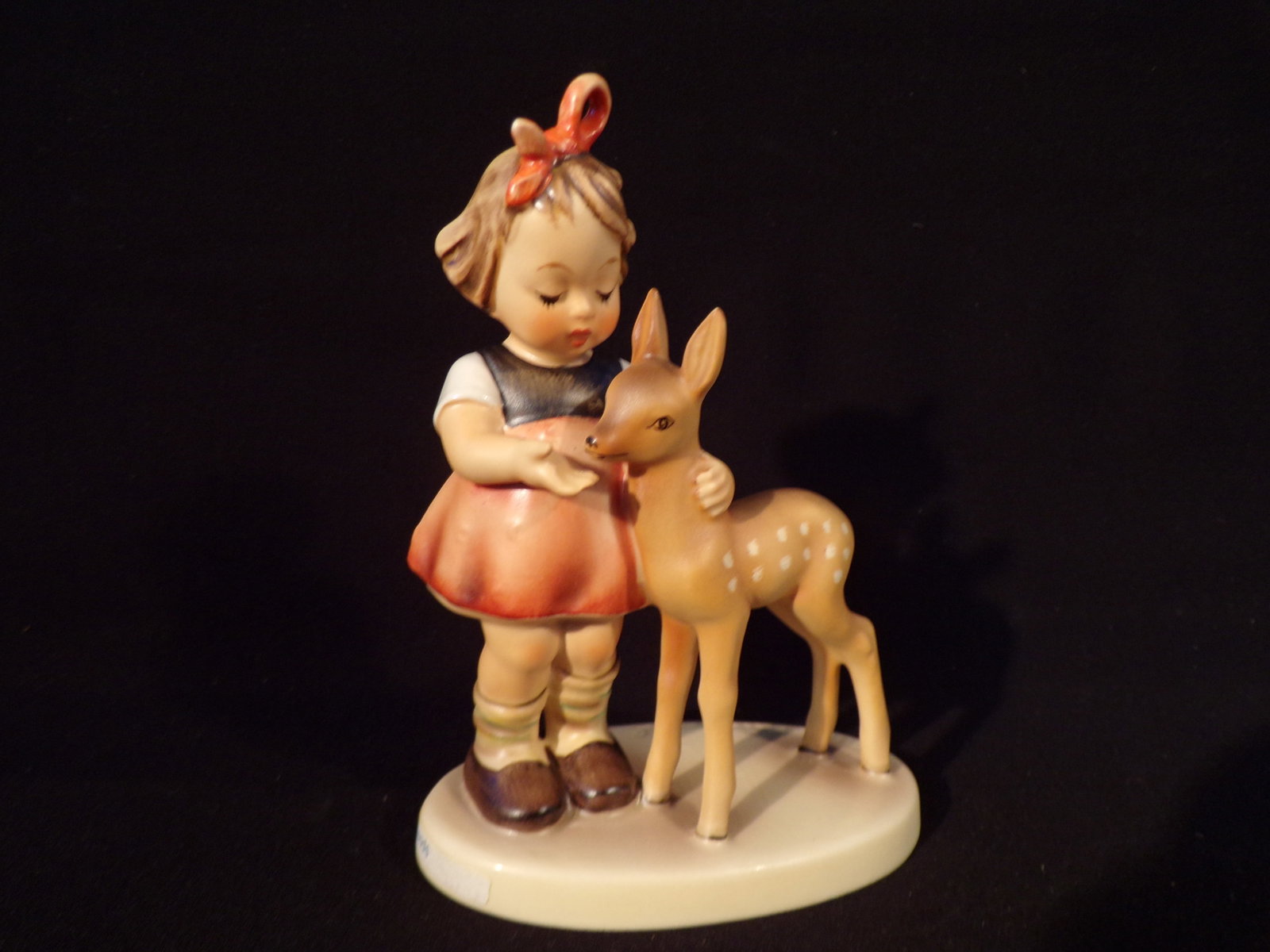 Hummel #136, Size Indicator 136/1, Trademark # - 6, Figurine Name - Friends: Up for auction is Hummel #136, Size Indicator 136/1, Trademark # - 6, Figurine Name - Friends, This hummel does not have a box and displays these special attributes: None, See pictures for exact Trade