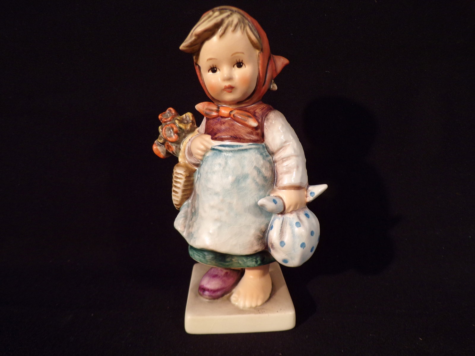 Hummel #204, Trademark # -6, Figurine Name - Weary Wanderer: Up for auction is Hummel #204, Trademark # -6, Figurine Name - Weary Wanderer, This hummel does not have a box and displays these special attributes: None, See pictures for exact Trademark on the piec