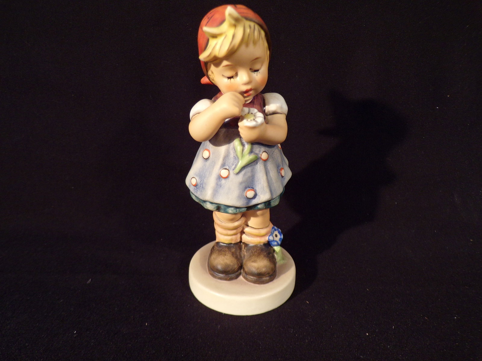 Hummel #380, Trademark # - 6, Figurine Name - Daisies Don't Tell: Up for auction is Hummel #380, Trademark # - 6, Figurine Name - Daisies Don't Tell, This hummel does not have a box and displays these special attributes: Exclusive Special Edition No. 5 for Members o