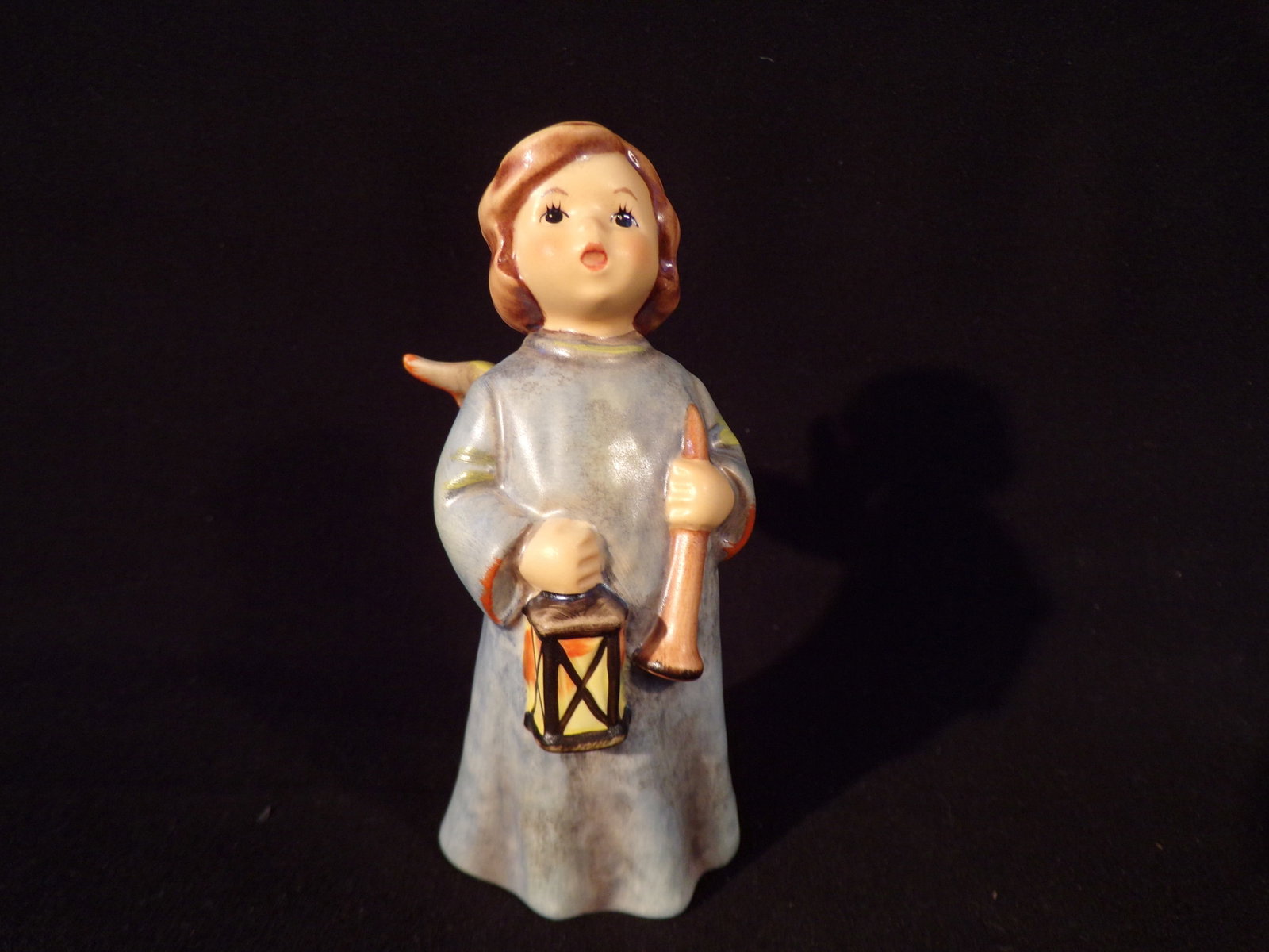 Hummel #480, Trademark # - 6, Figurine Name - Hosanna: Up for auction is Hummel #480, Trademark # - 6, Figurine Name - Hosanna, This hummel does not have a box and displays these special attributes: None, See pictures for exact Trademark on the piece and 