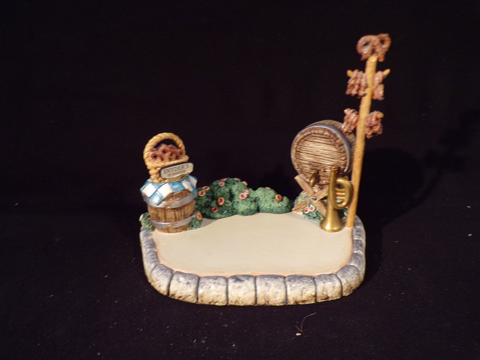 2001 Goebel MARKTPLATZ HUMMELSCAPE - #1065-D (1 of 2)