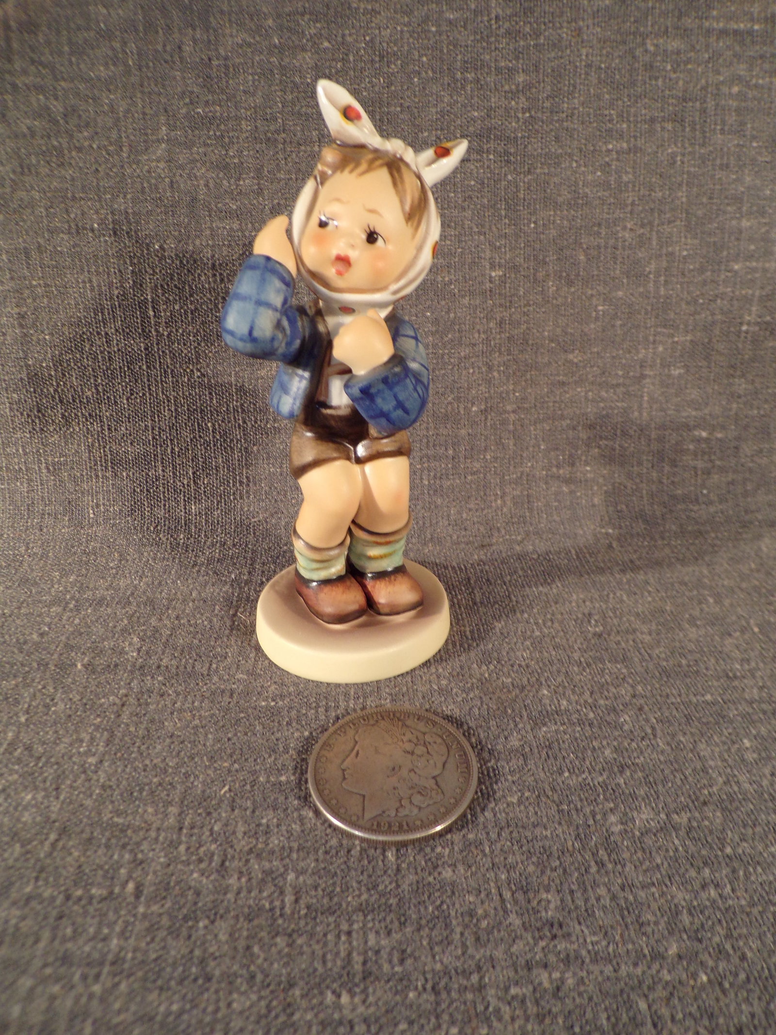 Hummel #217, Size Indicator - none, Trademark # - 5, Figurine Name - Boy With Toothache: Up for auction is Hummel #217, Size Indicator - none, Trademark # - 5, Figurine Name - Boy With Toothache. This hummel does not have a box and displays these special attributes: None. This Hummel is i