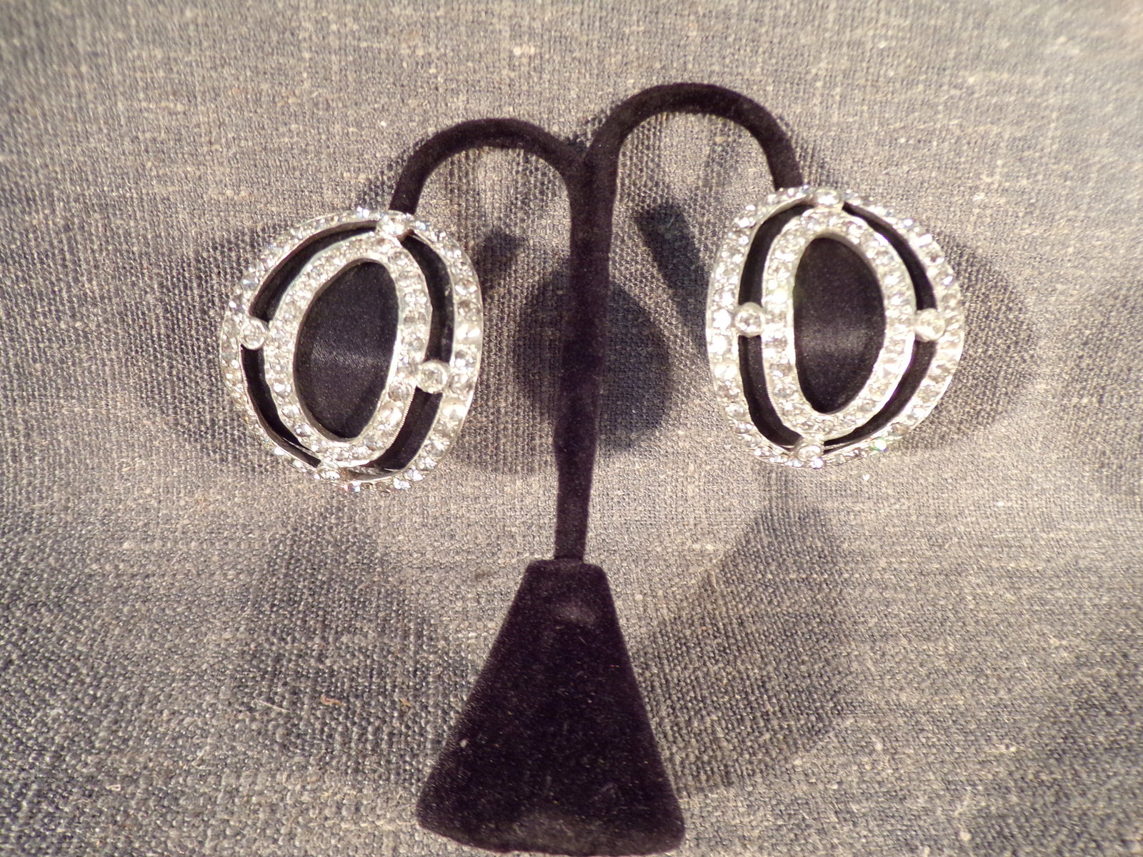 Antique Victorian Art Deco Pair of Pave Rhinestone Shoe Buckles Clips: Antique Victorian Art Deco Pair of Pave Rhinestone Shoe Buckles Clips. These Rhinestone Shoe Buckle Clips are in Very good or better condition as pictured. They measure 1 3/4" by1 1/ 2" in size. Both