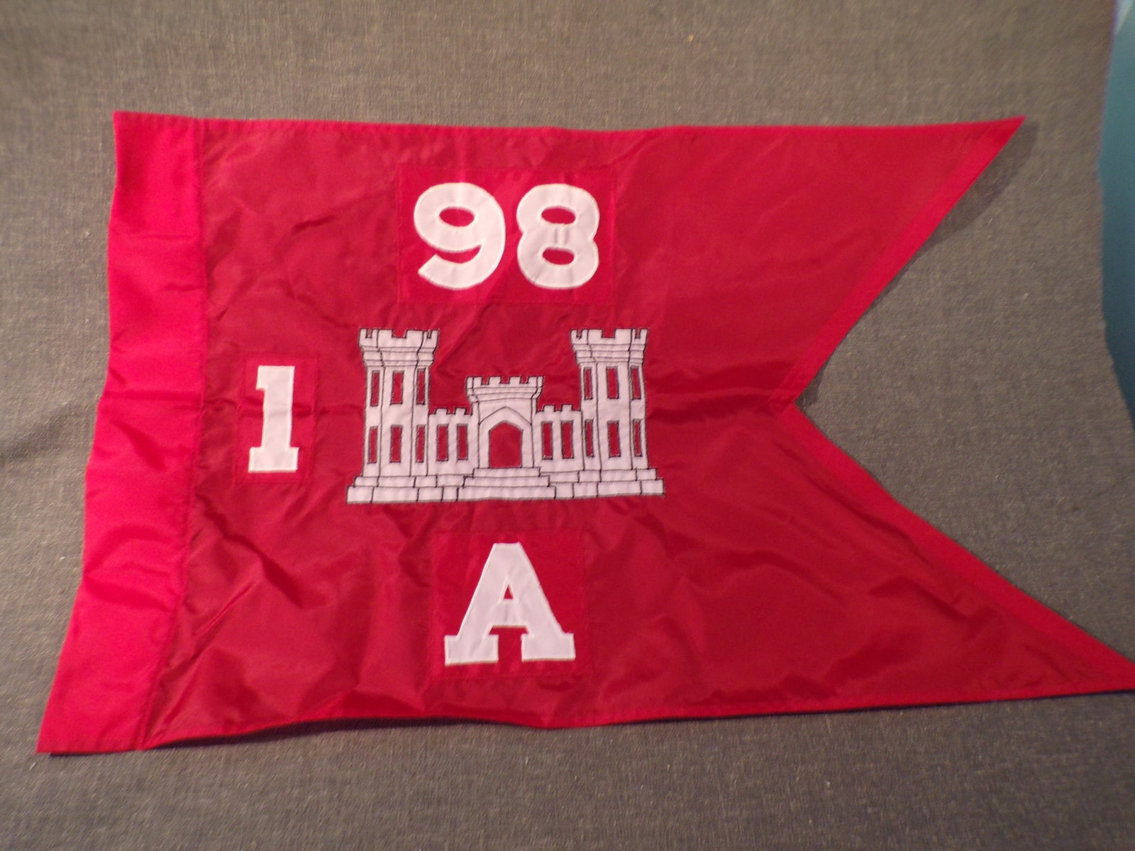 Vintage US Military WW2 Guidon Flag 98th Division Engineer Corp - 1st Battalion - Company A: Vintage US Military WW2 Guidon Flag 98th Division Engineer Corp - 1st Battalion - Company A. This Guidon is in Very Good Condition as pictured. Manufactured by the US Flag and Signal Co. This custom m