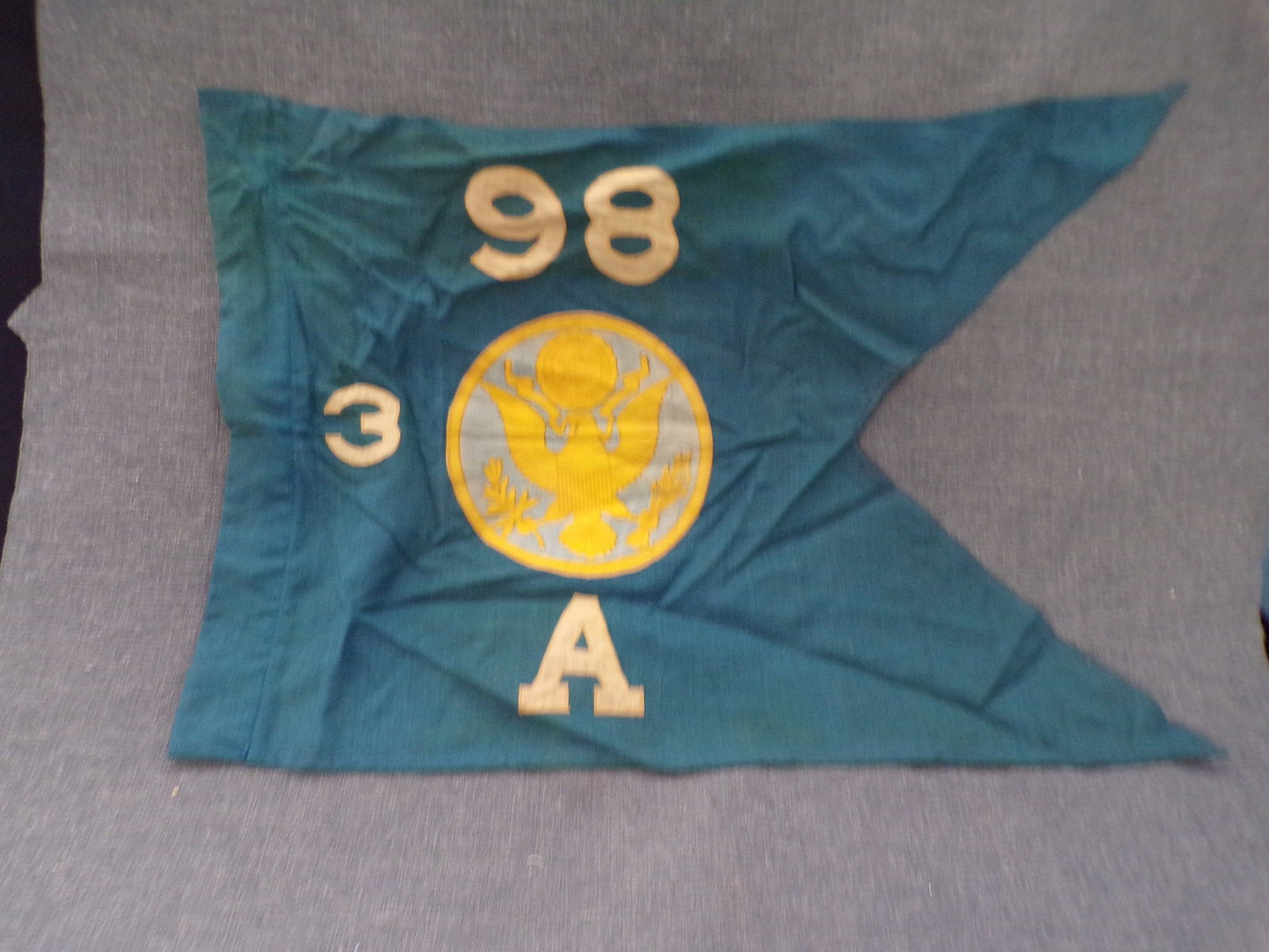 Vintage US Military WW2 Guidon Flag 98th Division Infantry - 3rd Battalion - Company A: Vintage US Military WW2 Guidon Flag 98th Division Infantry - 3rd Battalion - Company A. This Guidon is in Good Condition as pictured. Manufactured by the DSA, of the DPSC. The DPSC is the Defense Pers