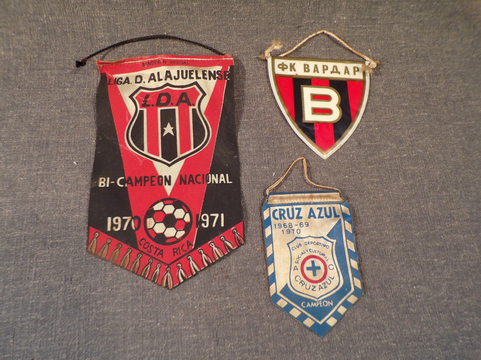 Lot of 3 Vintage European 1968 - 1971 Football Pennants (Soccer) - FK Vardar, Cruz Azul & Liga D.: Lot of 3 Vintage European 1968 - 1971 Football Pennants (Soccer) - FK Vardar, Cruz Azul & Liga D. Alajuelense. These 3 pennants are in good or better condition as pictured. All 3 Vintage Pennants for 