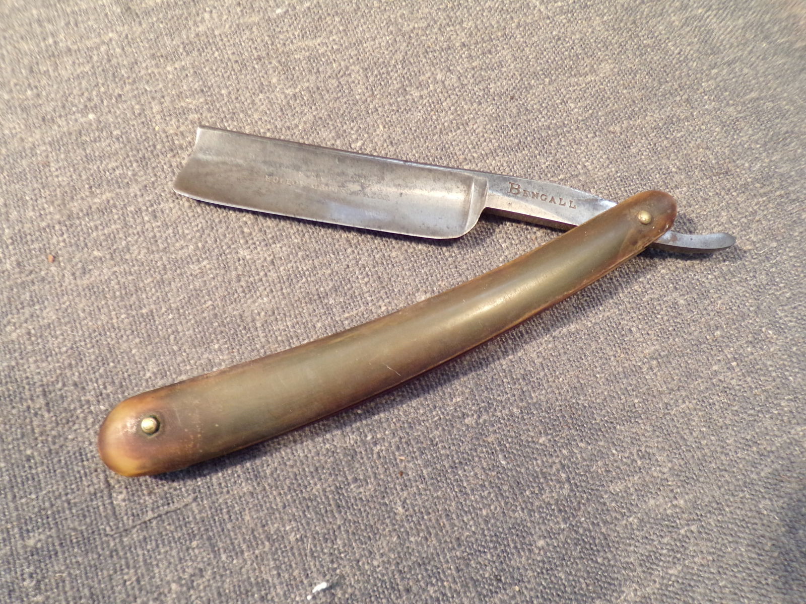 Antique Luke Cadman Sheffield England "Bengall" Straight Razor. (1 of 3)