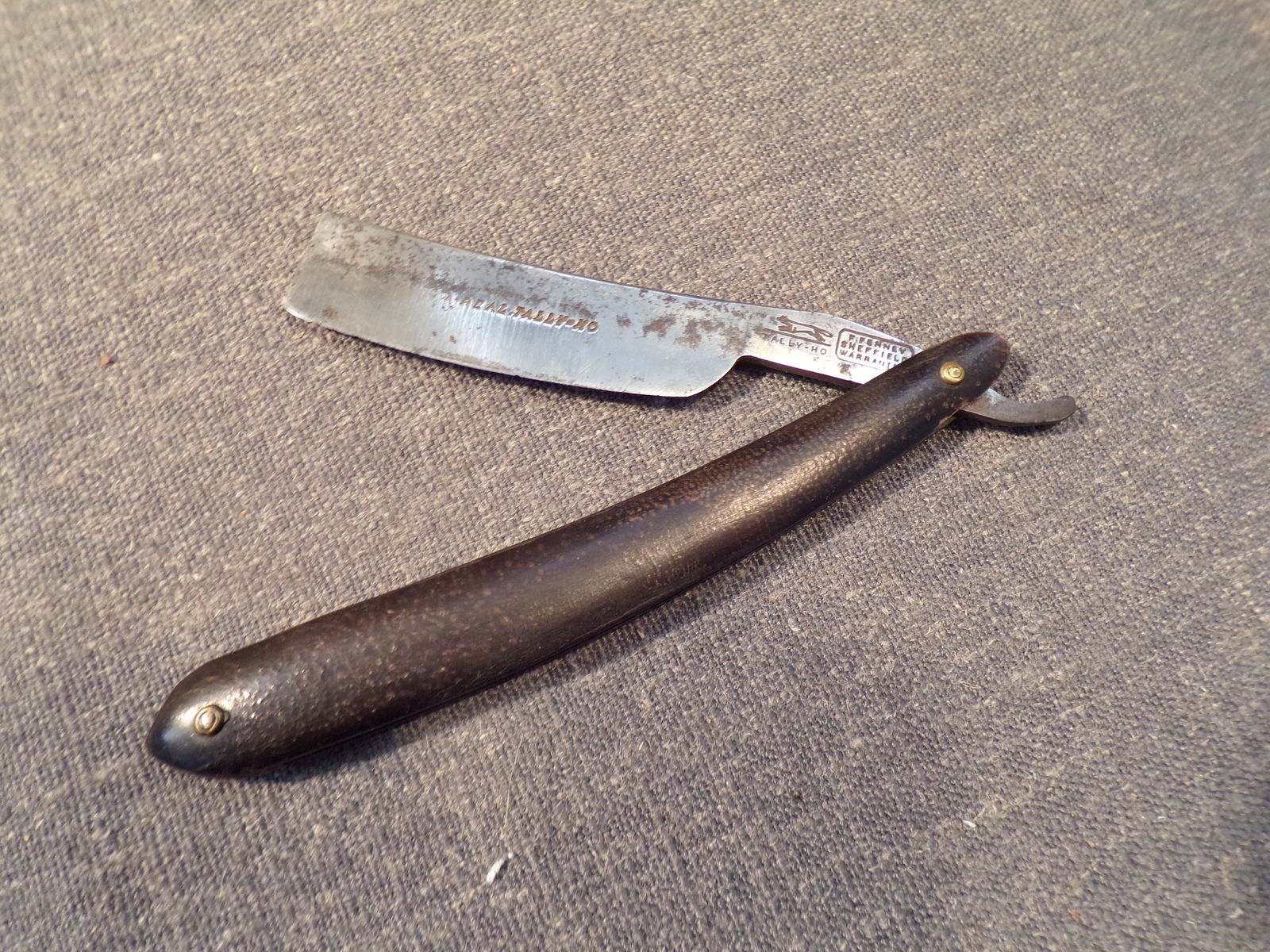 Antique F. Fenney Sheffield Tally Ho Straight Razor with "A Real Tally-Ho" stamped blade. (1 of 4)