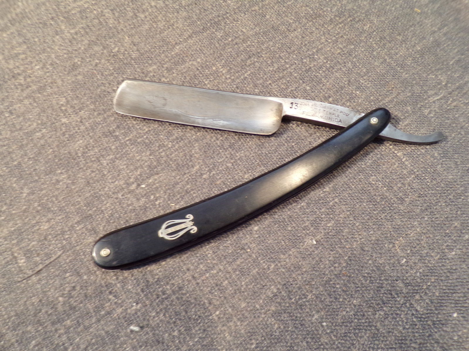 Vintage Jose Monserrat Pou Doble Temple Filarmonica Straight Razor. (1 of 4)