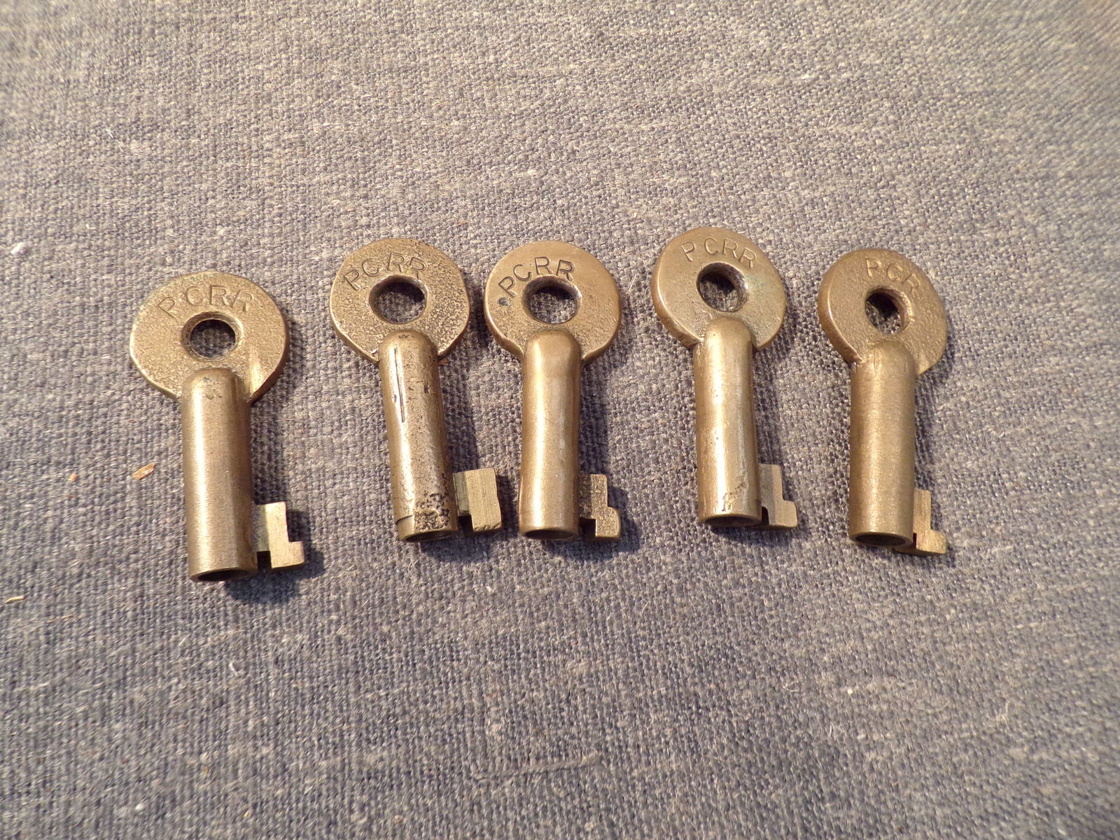 Lot of 5 Penn Central Railroad Brass Keys - Adlake (1 of 2)