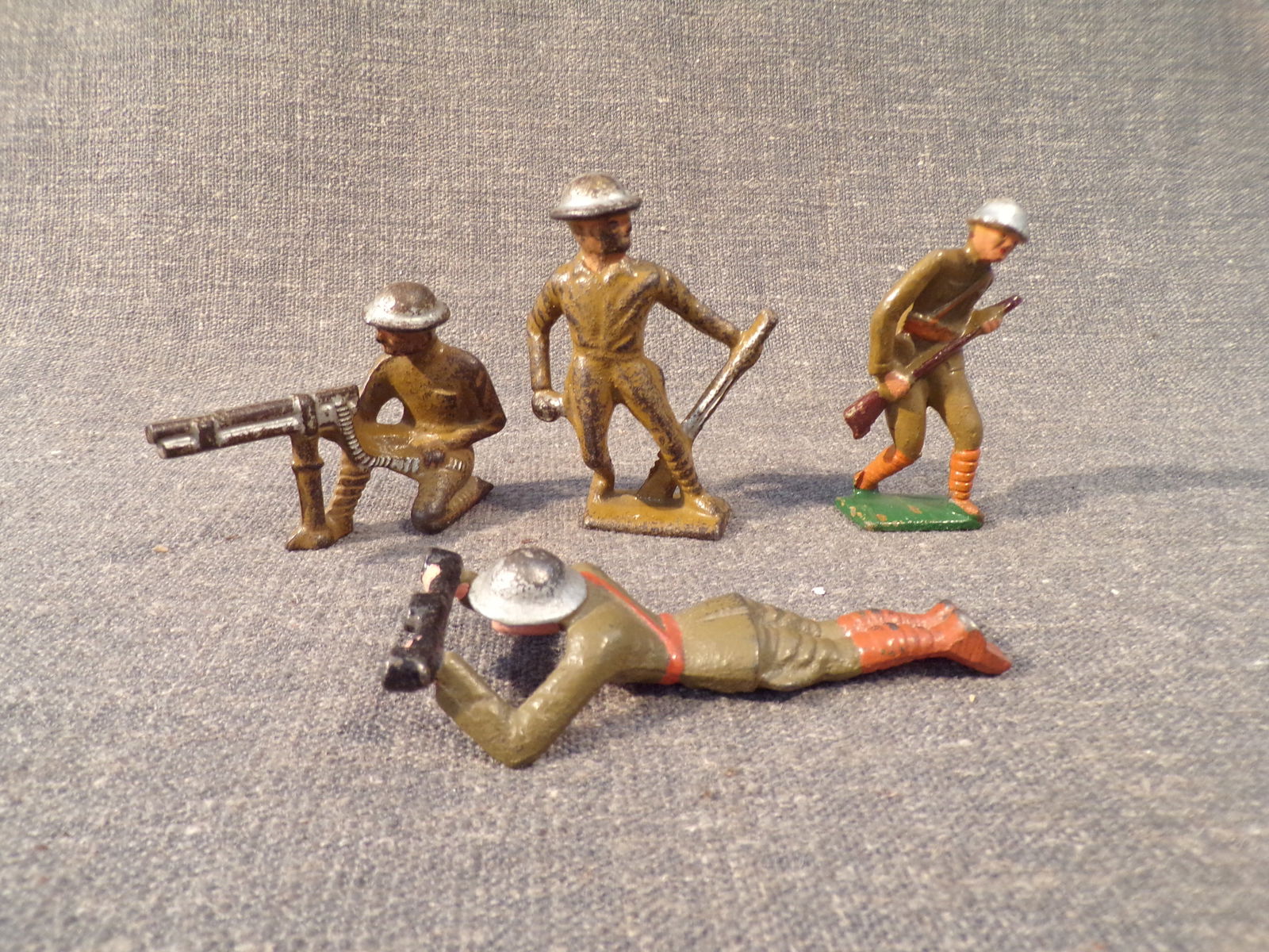 Antique Toy Soldiers Lot Of 4 Grey Iron Casting Co. Cast Iron