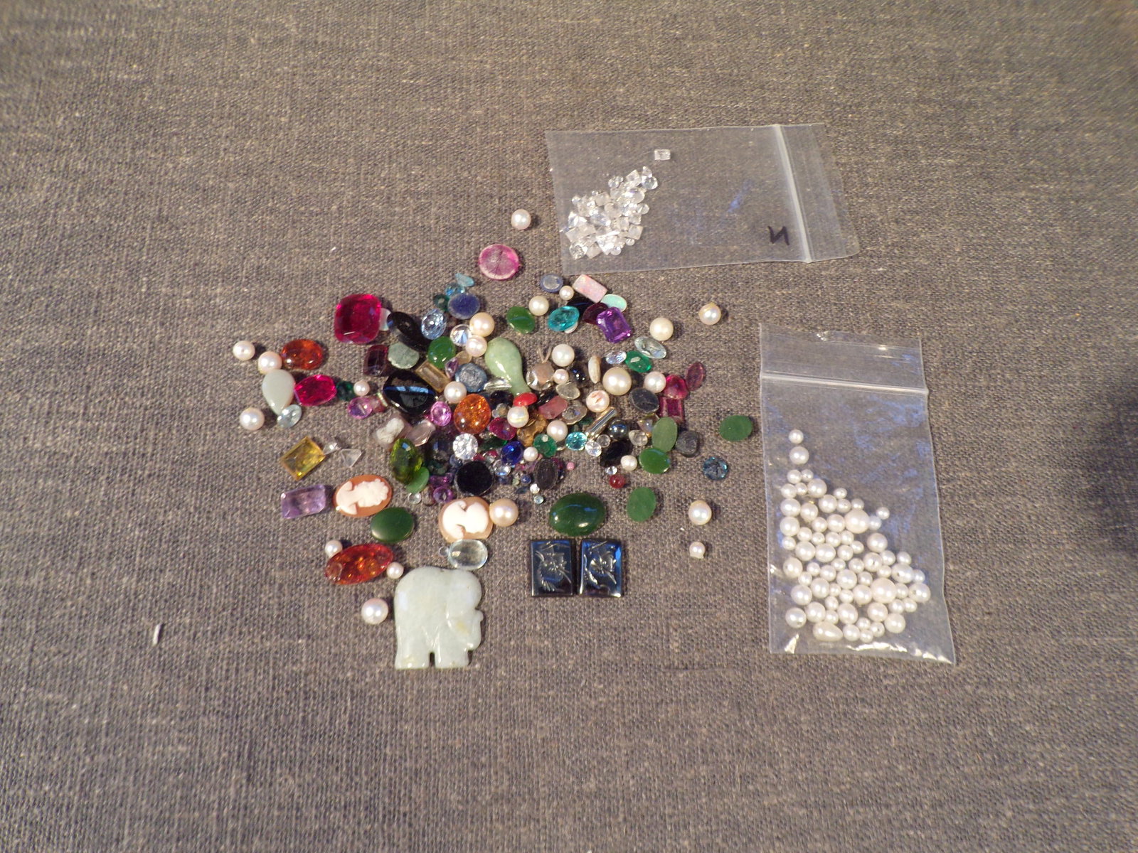 Mixed Lot Loose Semi Precious Gem Stones & Faux Pearls (1 of 5)