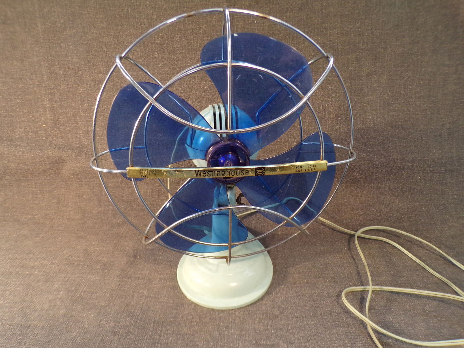 Vintage Mid Century Modern Westinghouse Table Fan. Blue Blade (1 of 2)