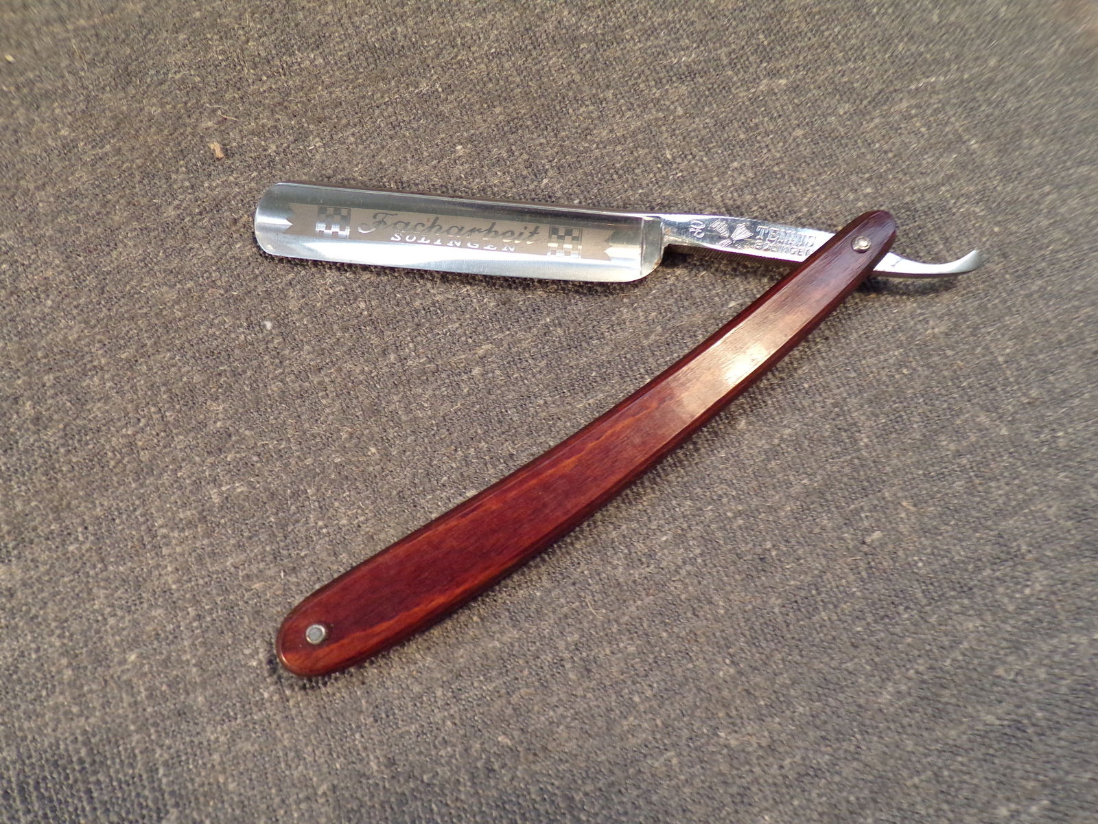 Vintage Tennis No. 80 Facharbeit Soligen Straight Razor. (1 of 4)
