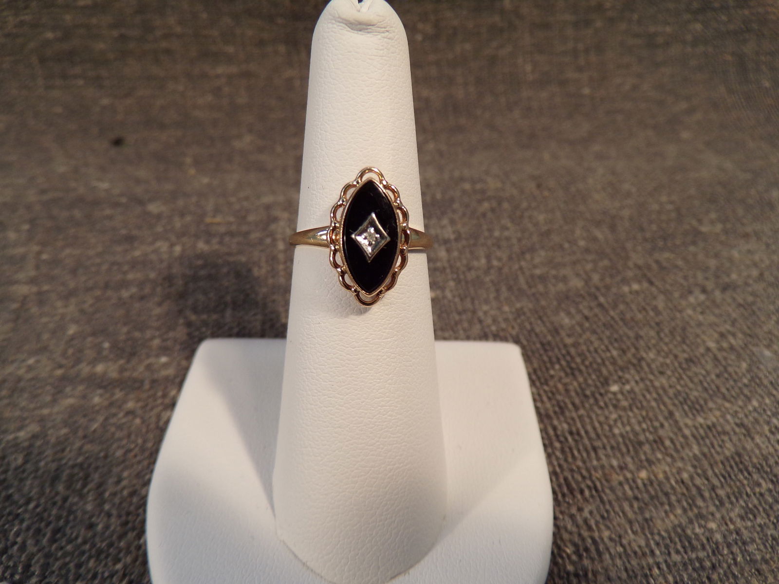 Vintage 10k Gold Onyx Marquise Shaped Diamond Ring Filigree Gold Halo PSCO Sz 6 (1 of 3)