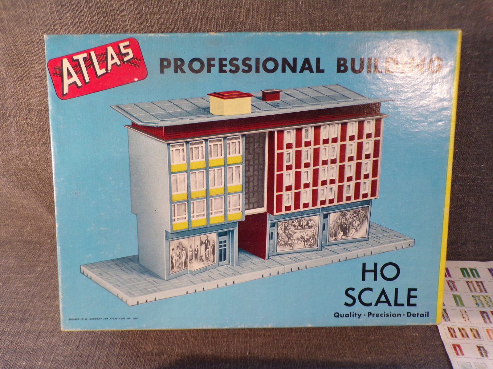 Vintage Atlas 773-498 HO Scale Professional Building Kit in Box. (1 of 5)