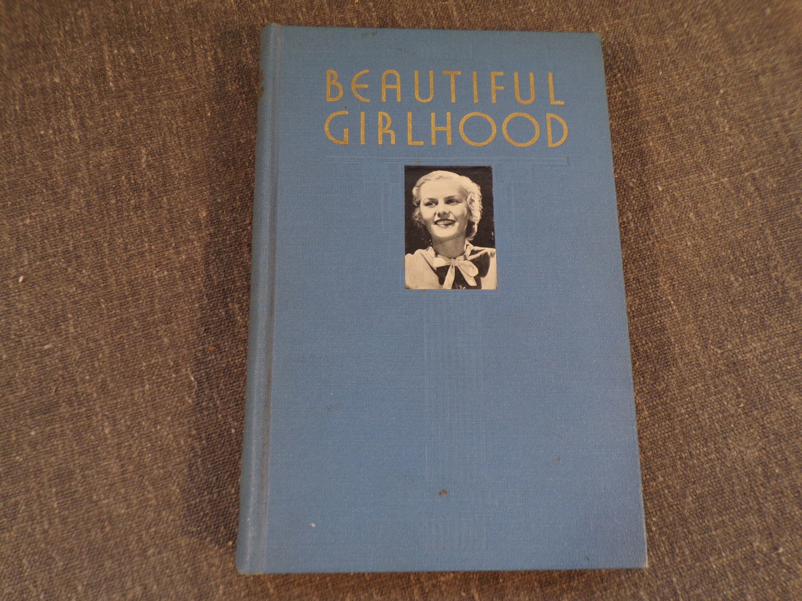 1922 Beautiful Girlhood by Mabel Hale, Published by Gospel Trumpet Company: 1922 Beautiful Girlhood by Mabel Hale, Published by Gospel Trumpet Company. This Book is in Very Good condition as pictured. 189 pages. See pictures for complete condition and description.