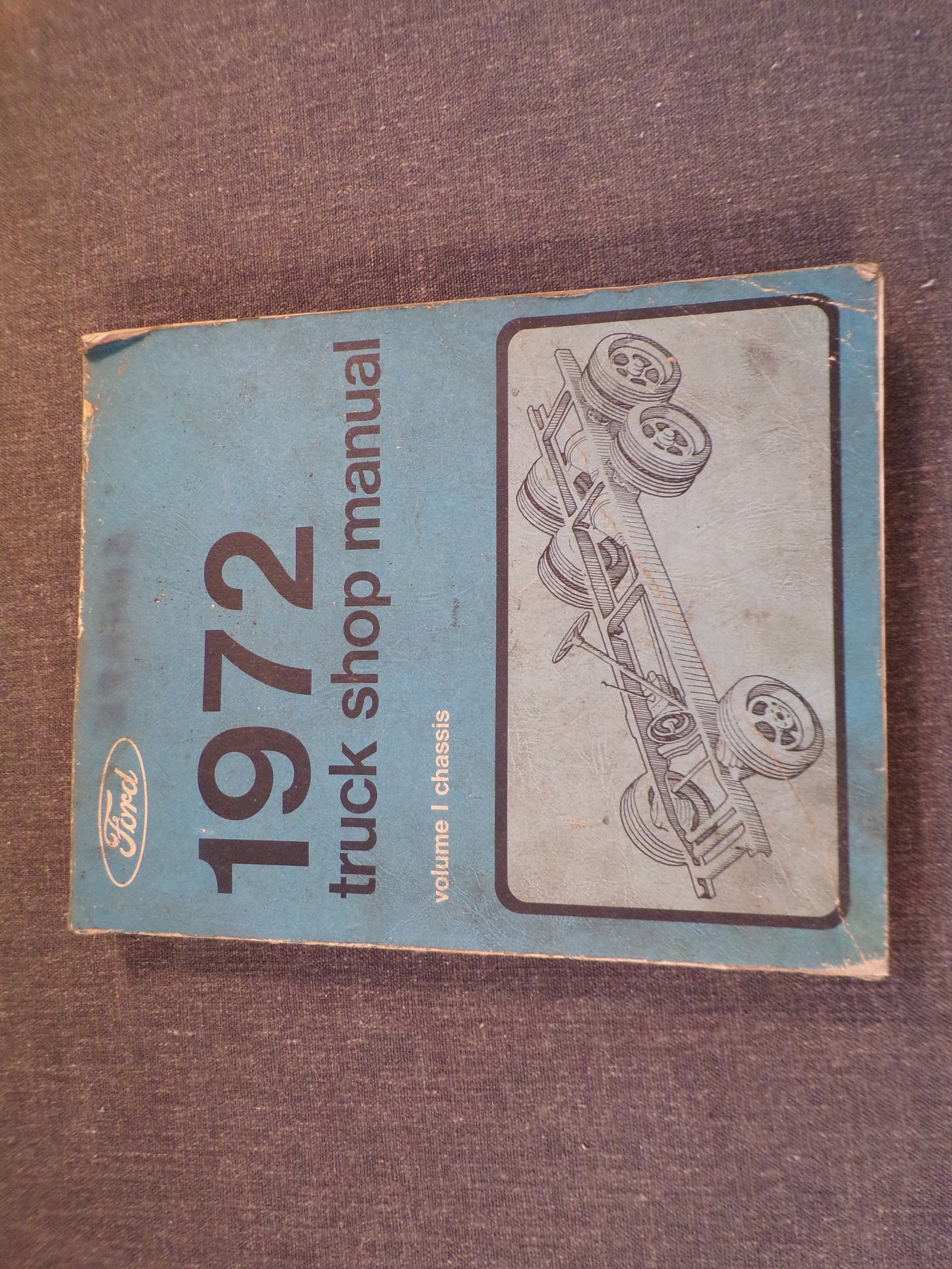 1972 Ford Truck Shop Manual - Volume 1 Chassis.: 1972 Ford Truck Shop Manual - Volume 1 Chassis. This Book is in Very Good condition as pictured. Some Shelf Wear as shown. See pictures for complete condition and description.
