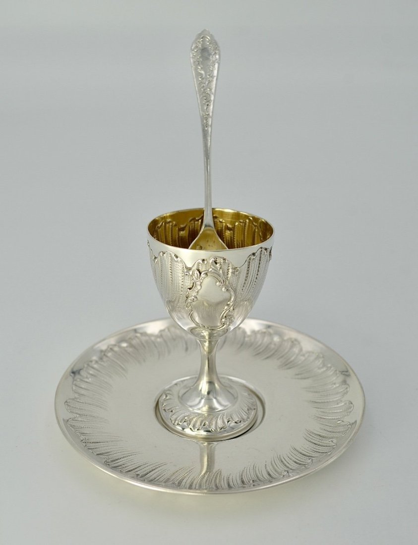 Antique 19th France Egg Cup In 950 Silver Gabert Henry Louis XV style 85 g: Silver egg cup and saucer decorated with rococo wavelets and a foliage medallion. France around 1882. Louis XV styleSilver Minerva hallmarks, 950/1000Master Silversmith: Gabert Henry 1882-1901, ParisH