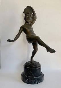 Antique Art Deco Bronze Sculpture Woman With Tambourine Singed -Robert Bousquet (1894-1917): Robert Bousquet (1894-1917), bronze sculpture of a woman with a tambourine, signed at the base on a marble base (small losses, see photos)This item will be shipped from our warehouse in France