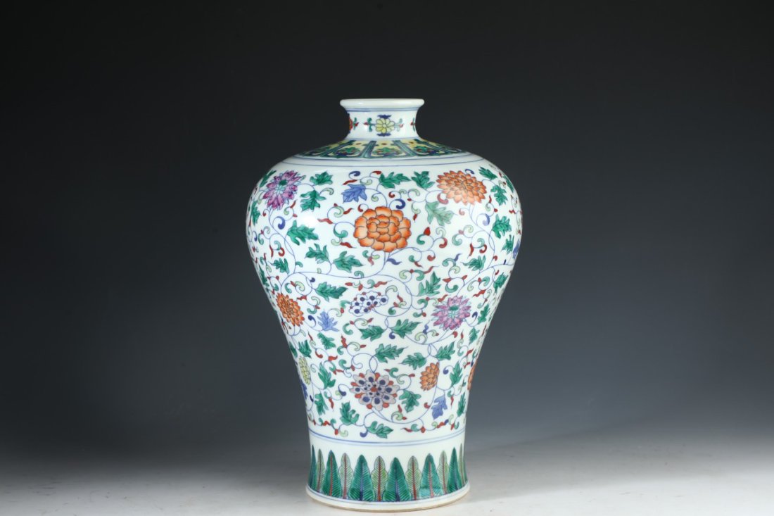 Antique Chinese Qing Dynasty Qianlong porcelain Vase (1 of 7)