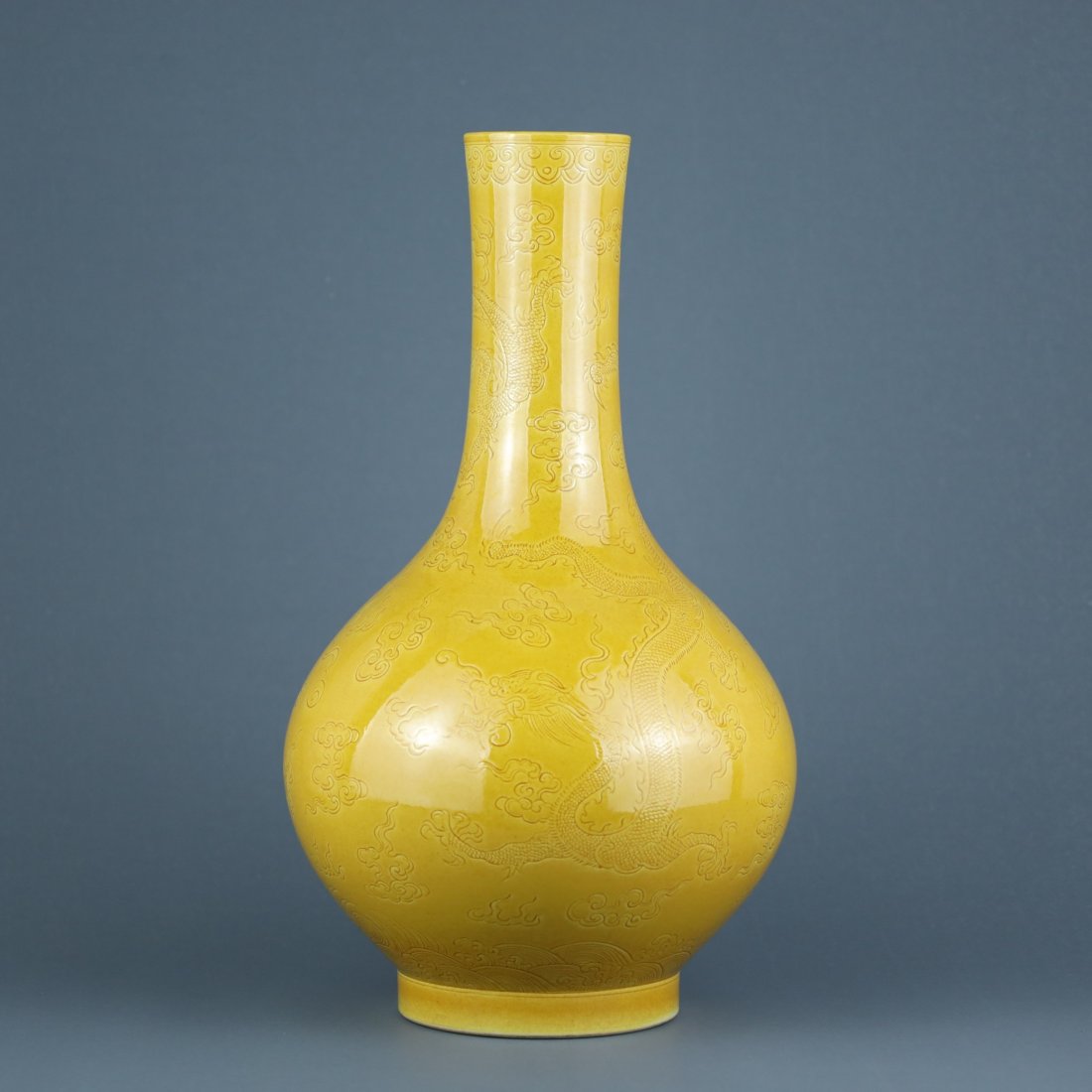 Qing Kangxi-Yellow Glaze Carved Dragon Pattern Gallbladder Vase (1 of 9)