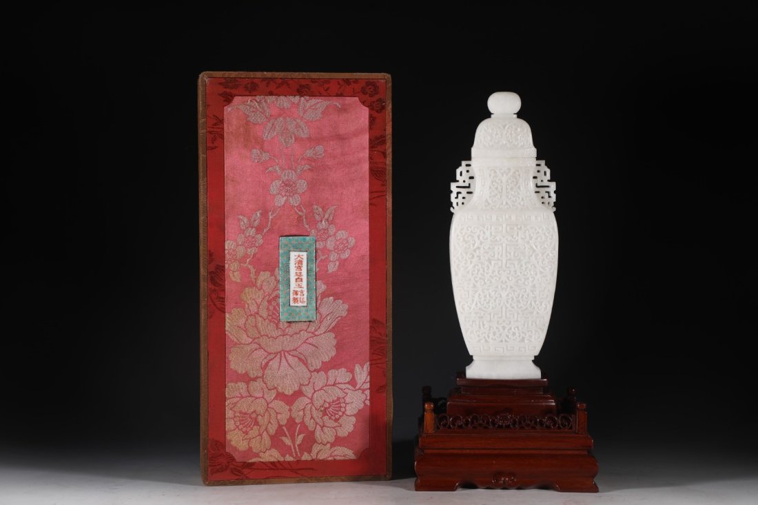 Old Collection Qing Dynasty Hetian White Jade Amphora vase (1 of 8)