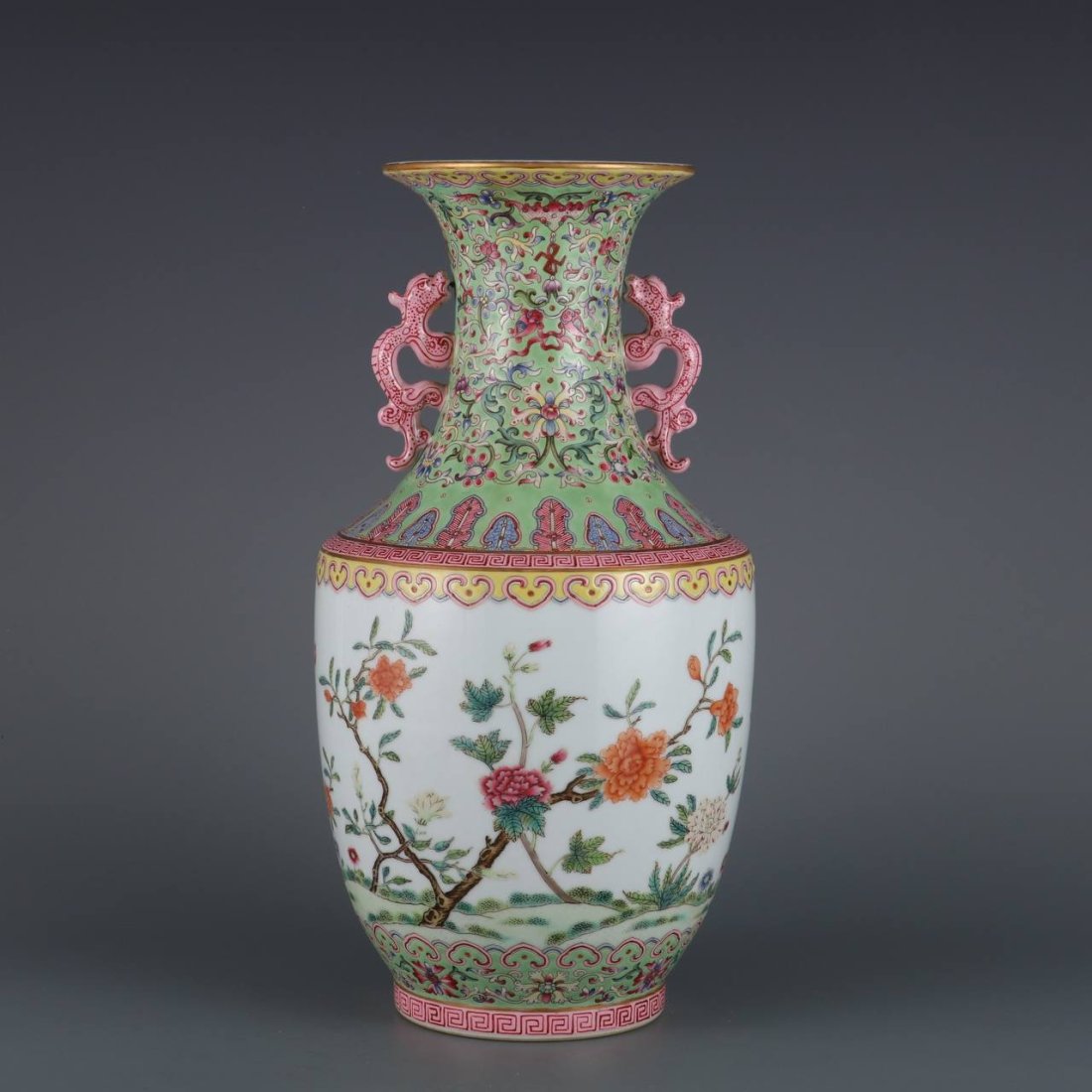 Amphora with famille rose flower patterns made in the Qianlong period of the Qing Dynasty: Size: Height 32.8cm Diameter 11.6cm