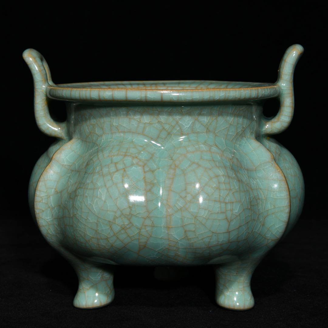 Ru kiln ice crack incense burner: 12cm high and 13.5cm in diameter