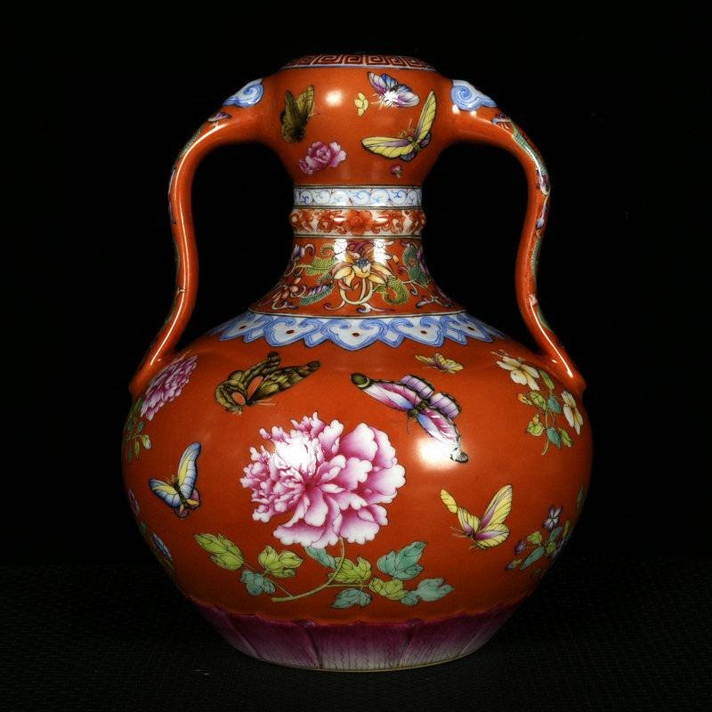 Qing Dynasty Qianlong Coral Red Pine Enamel Painted Butterfly Love Flower Pattern Garlic Vase (1 of 8)