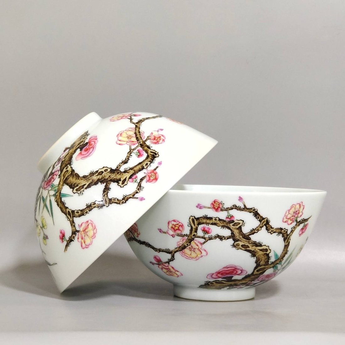Qing Dynasty Yongzheng Plum and Bamboo Xianchun Ganoderma Lucidum Birthday Bowl (1 of 8)